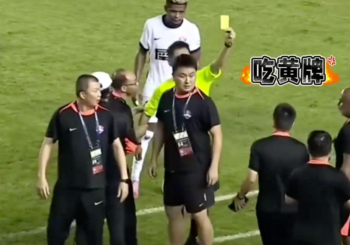 对此, 防守球员手 对此, 防守球员手